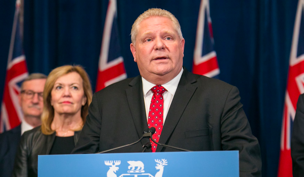 Ontario prohíbe reuniones de más de 5 personas.