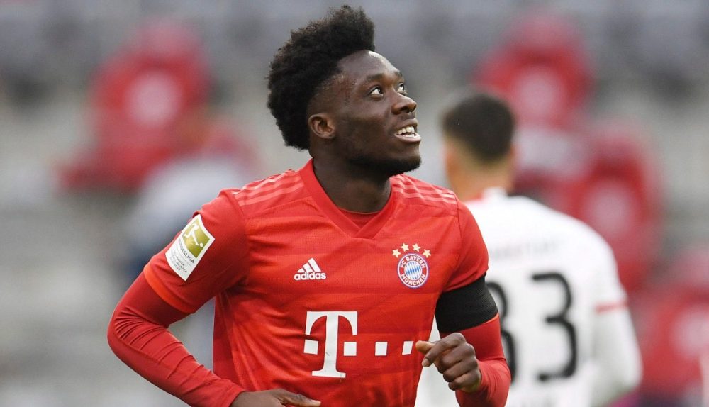 El internacional canadiense Alphonso Davies fue elegido jugador del mes