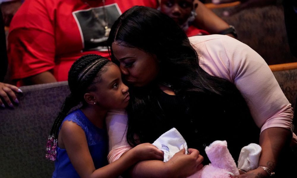 La hija de George Floyd se convierte en accionista de Disney