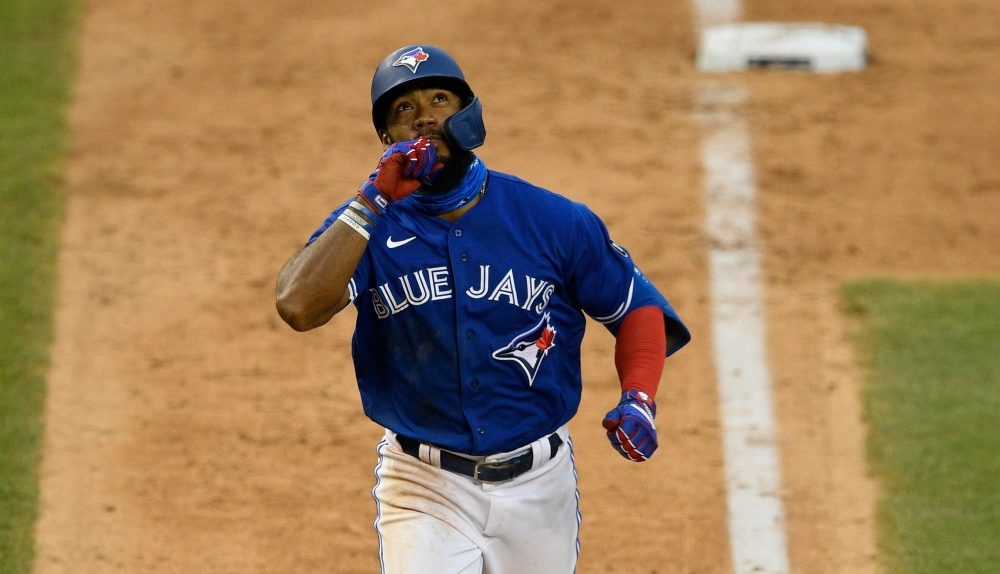 El jardinero de los Azulejos Teoscar Hernández gana el premio Silver Slugger