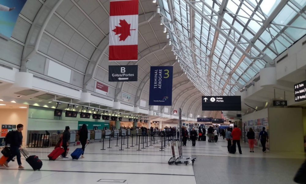 Mayoría de los canadienses apoyarían un toque de queda si la pandemia fuera grave