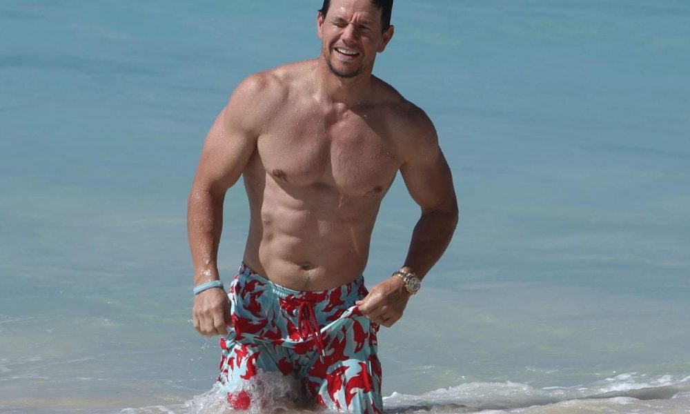 Mark Wahlberg en República Dominicana firmando “Arthur The King”