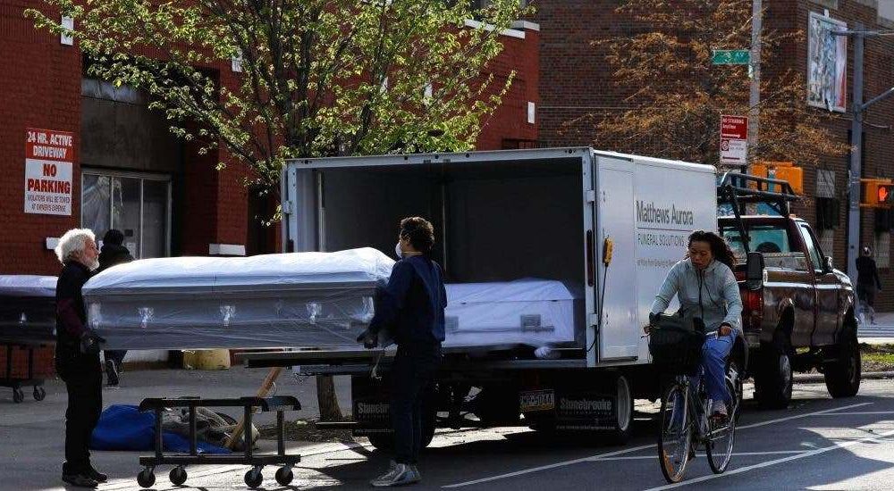 Estados Unidos suma otros 1.700 muertos por covid-19 y acumula 548.052