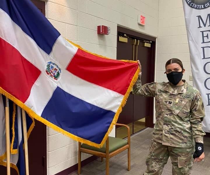 EEUU reconoce joven dominicana por trayectoria militar y profesional