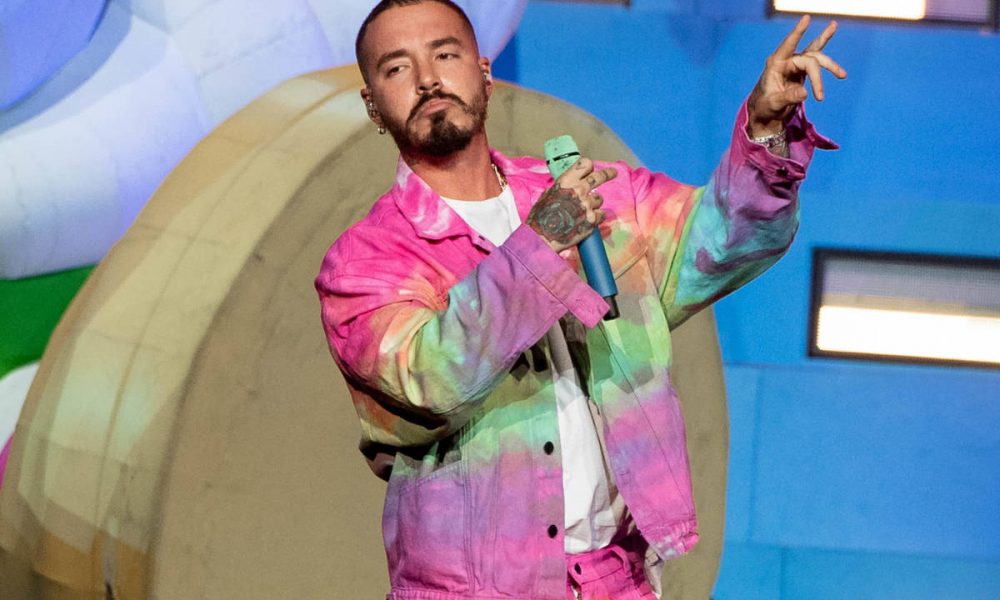 J Balvin pide parar la “guerra civil” que se vive en Colombia