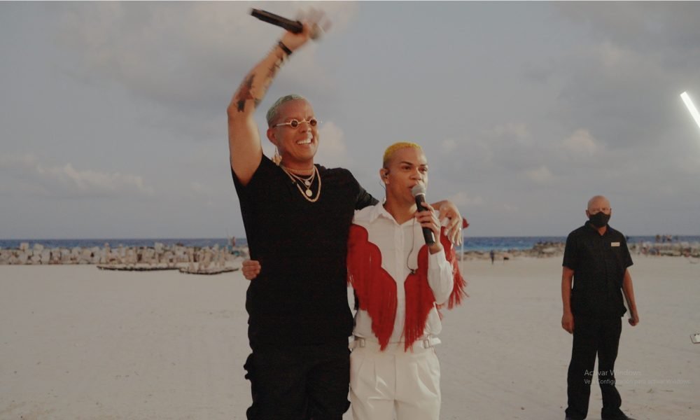 Los dominicanos Jonathan y Oscar cautivan con sus canciones en México