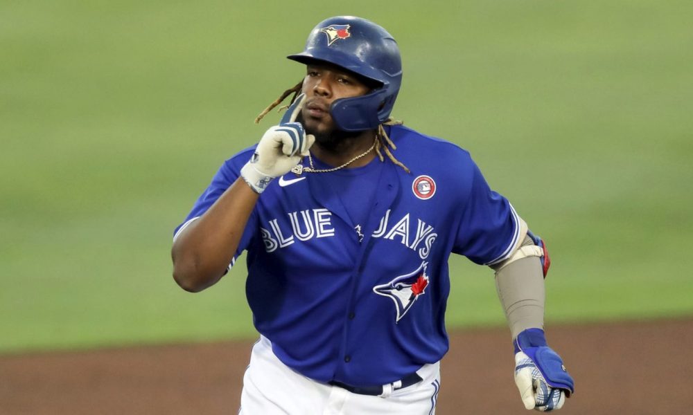 Cuatro HR, cuatro victorias y un salvamento labor RD en MLB