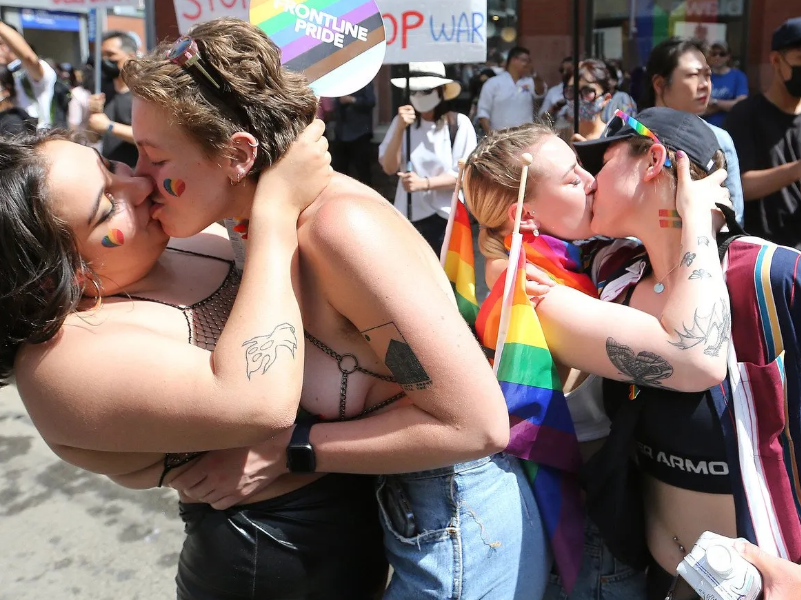 Casi 2 millones de personas en el desfile del Orgullo de Toronto.