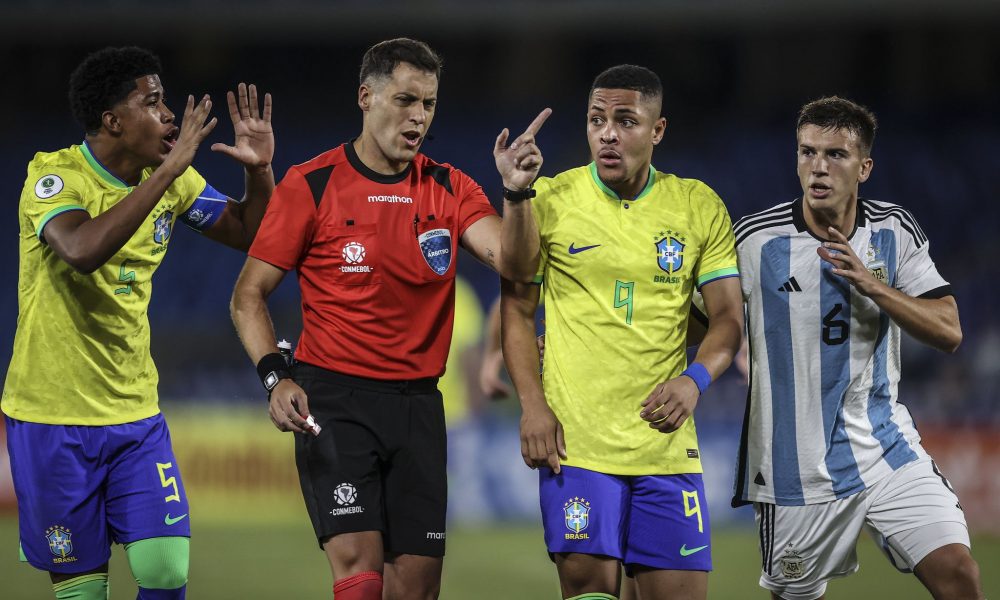 La selección argentina Sub 20 de Javier Mascherano cae 1-0 con Brasil en un partido clave del Sudamericano