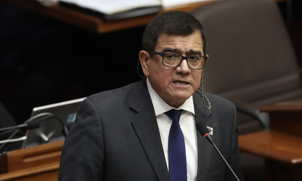 Denuncian penalmente a José Williams por gastos excesivos en el servicio de buffet para legisladores