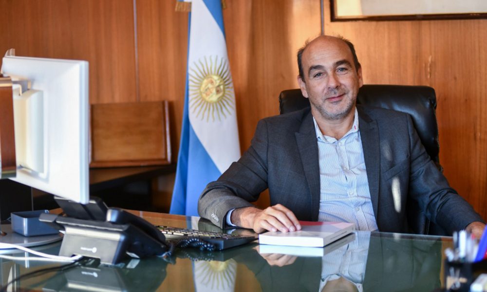 Ante un retroceso de los bonos en dólares, el secretario de Finanzas anunció una fuerte intervención