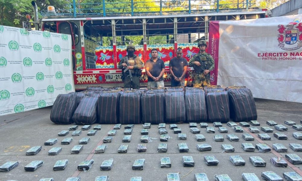 Una tonelada de marihuana fue hallada al interior de un bus escalera en Caloto, Cauca