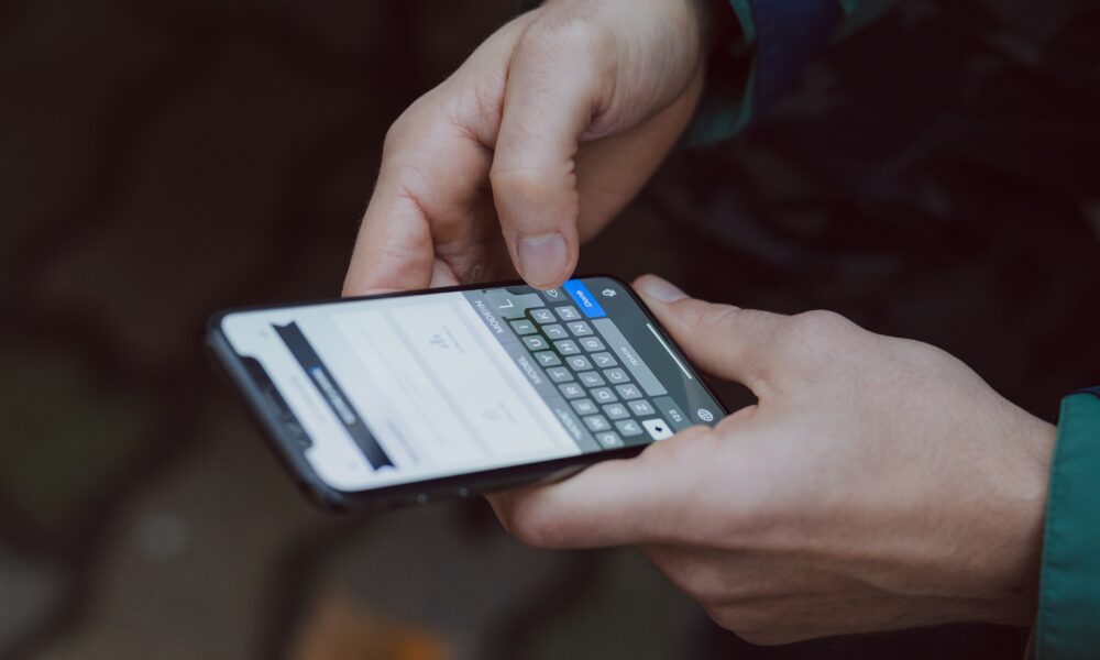 Microsoft lleva su inteligencia artificial a teclados de iPhone y Android