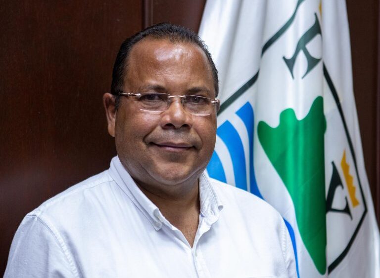 Chevalier denuncia extravío de donaciones responsabiliza alcalde Roquelito García