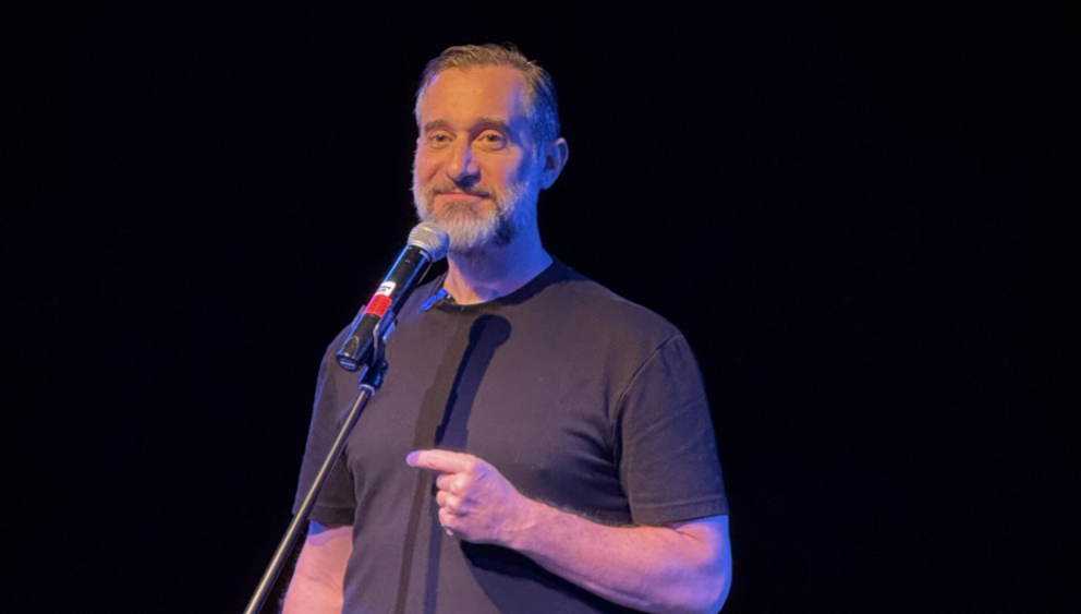 Carlos Sánchez hizo historia en Toronto con una noche de pura risa y nostalgia dominicana