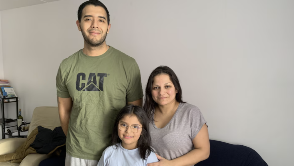 Familia deberá regresar a México por reprobar examen de francés por un punto.