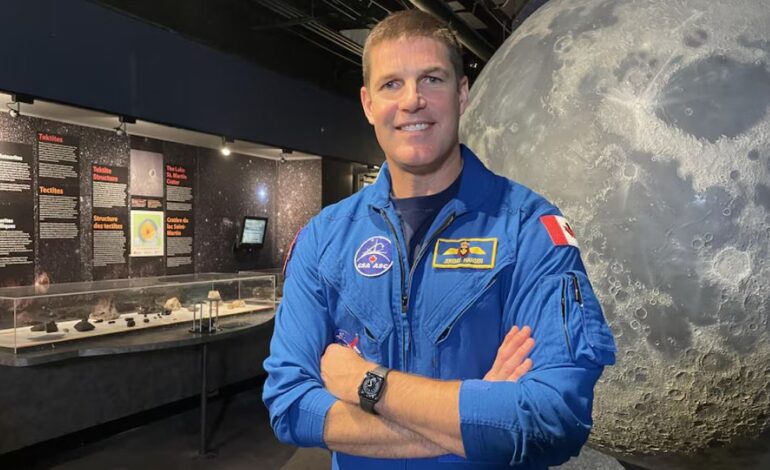 Un Canadiese salio ayer hacia la Luna.