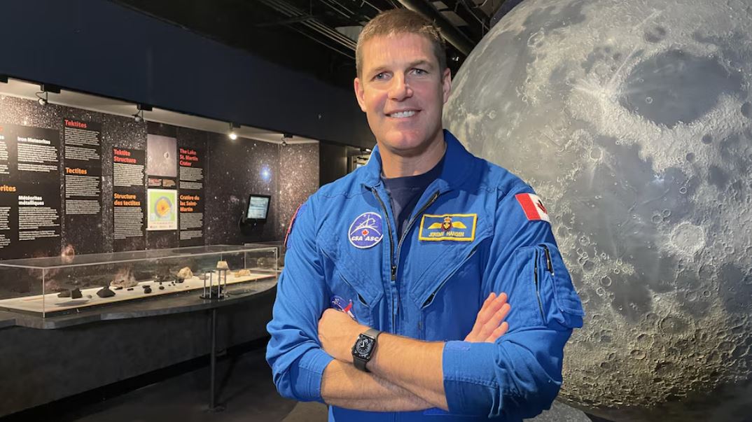 Un Canadiese salio ayer hacia la Luna.