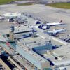 Vista aérea del aeropuerto Montréal-Trudeau y su plataforma