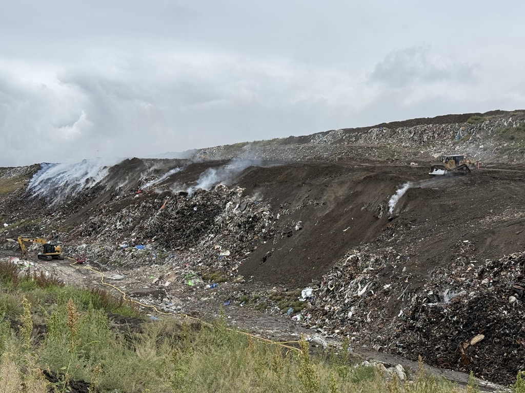 Incendio en el vertedero ECCO Recycling en Calgary