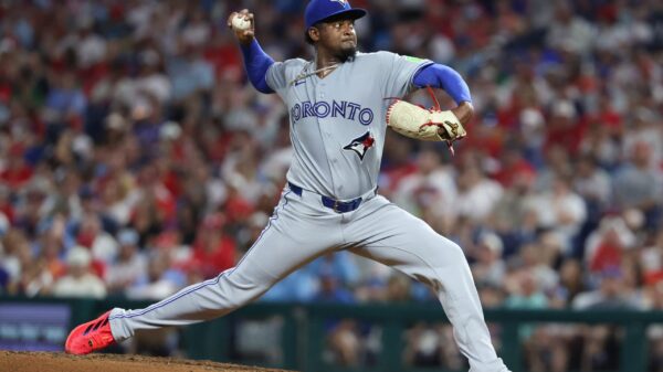 José Soriano lanzando con los Toronto Blue Jays